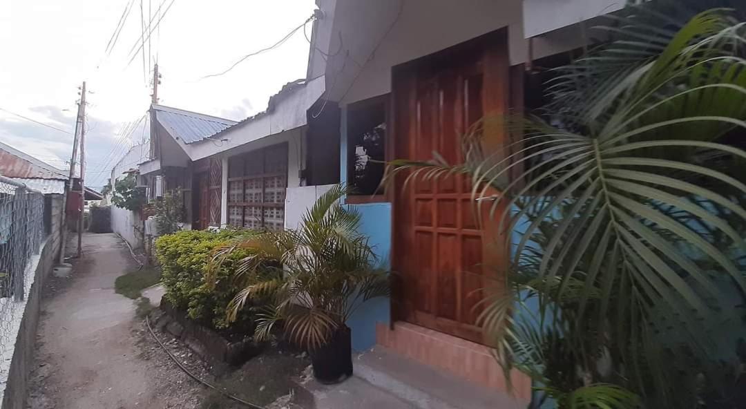 A&C Aquino Guesthouse Moalboal Bagian luar foto